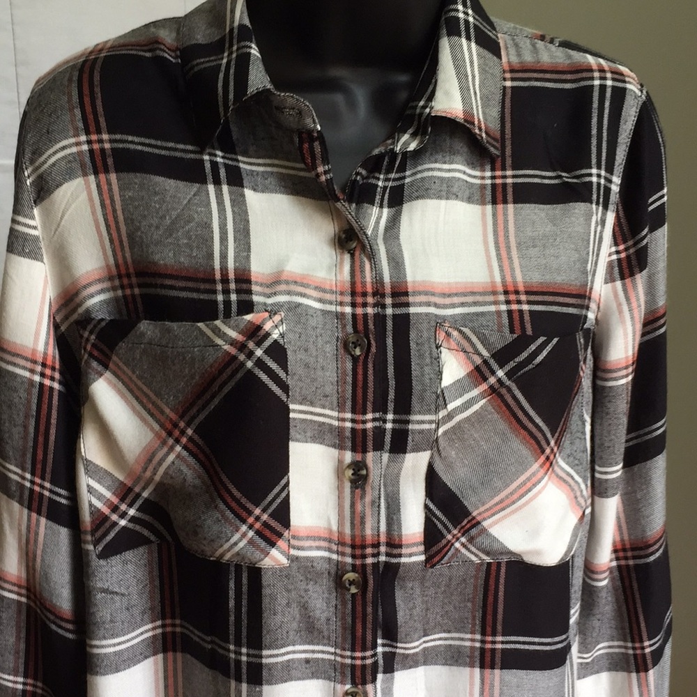 NWOT, Charlotte Russe shirt, back diagonal opening - Picture 4 of 7